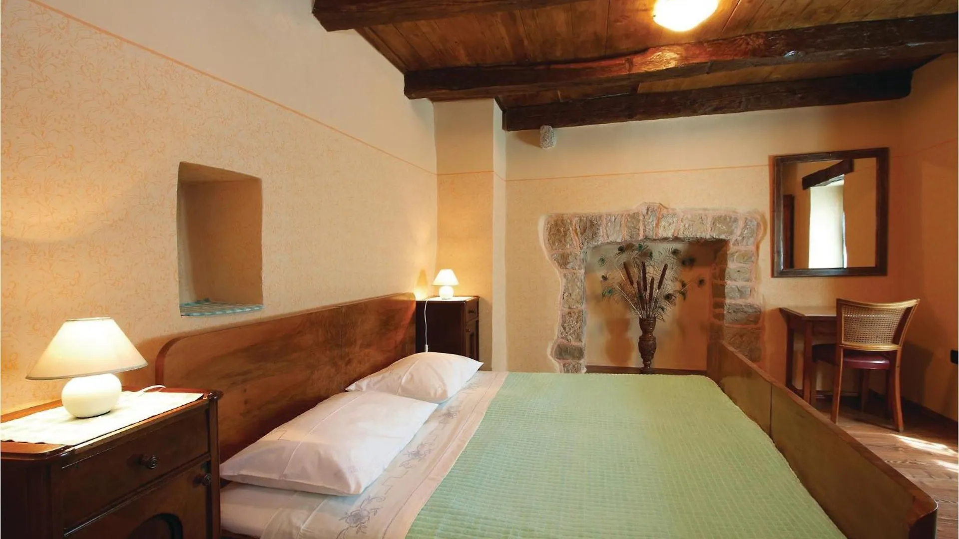 3 Bedroom Stunning Home In Frki Juradi Holiday home