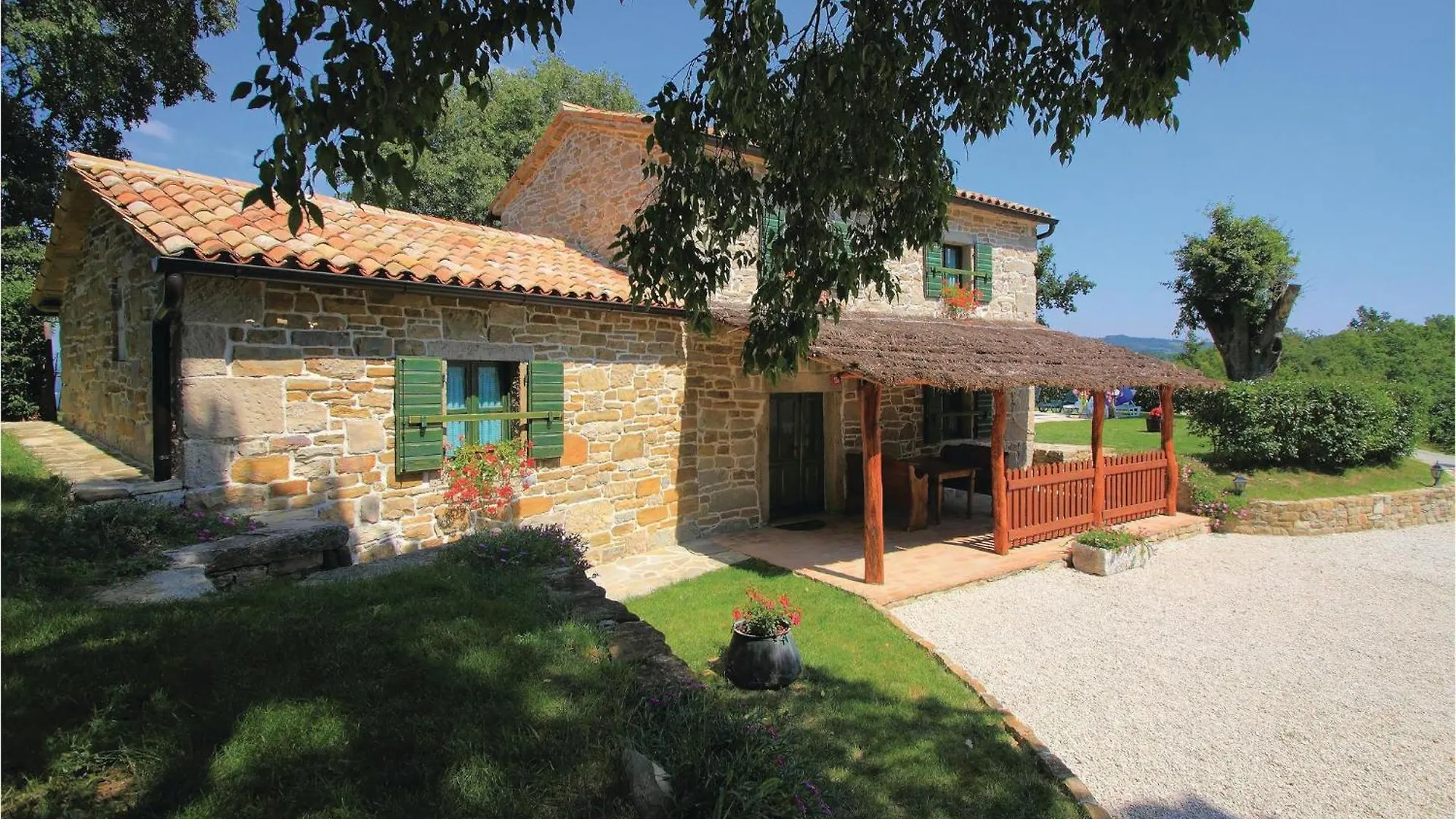 3 Bedroom Stunning Home In Frki Juradi Holiday home