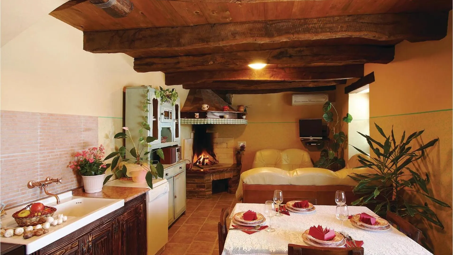 3 Bedroom Stunning Home In Frki Juradi Croatia