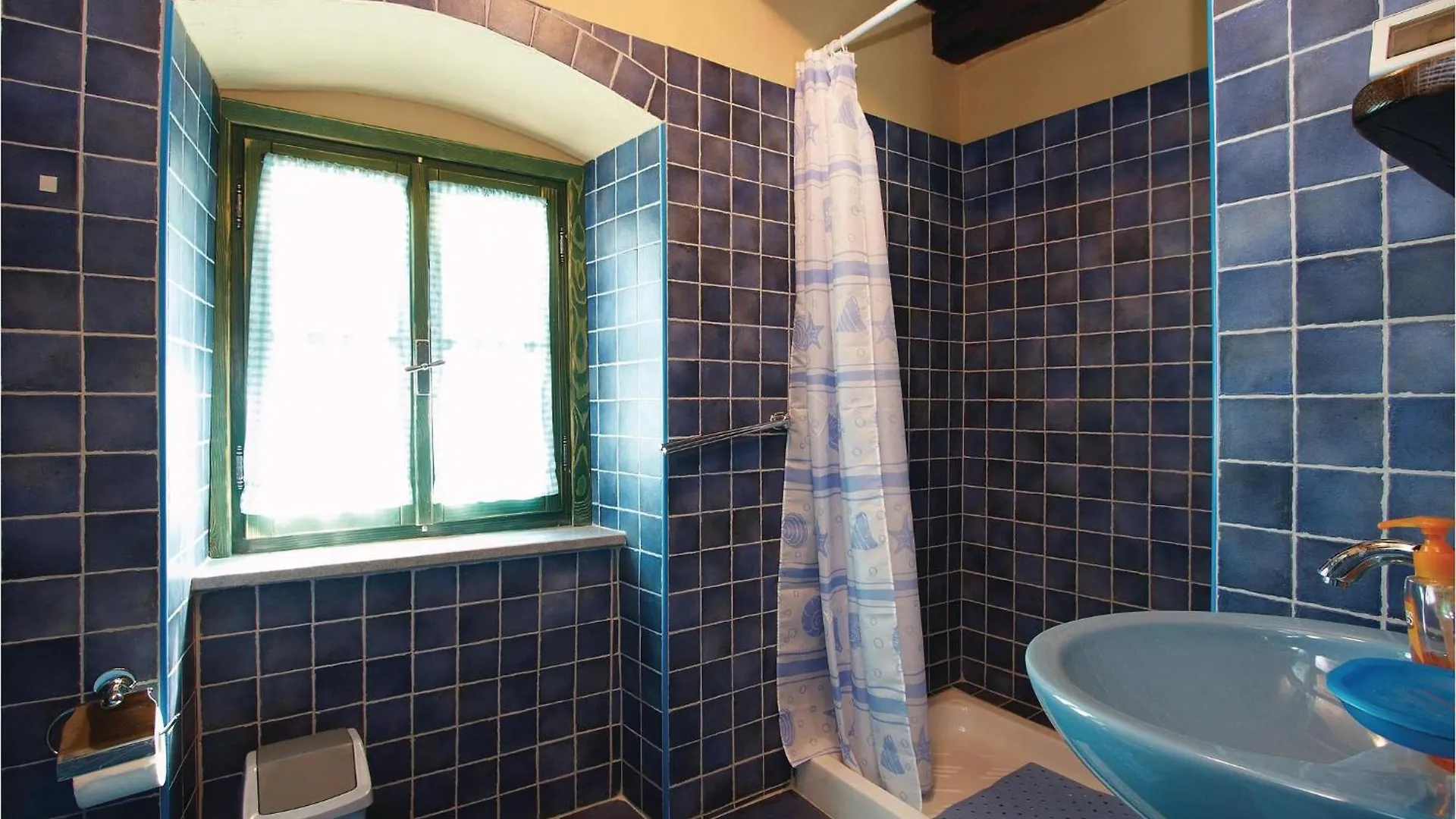 3 Bedroom Stunning Home In Frki Juradi Holiday home