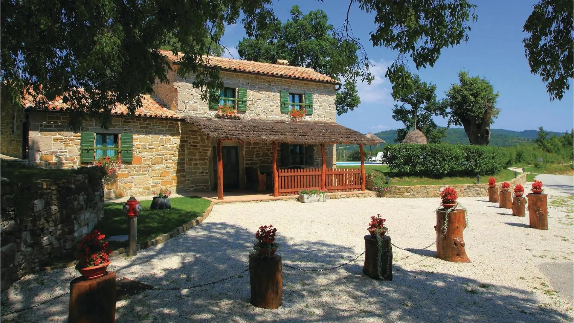 3 Bedroom Stunning Home In Frki Juradi Holiday home