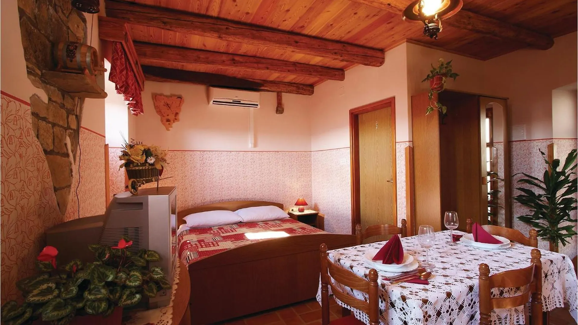 3 Bedroom Stunning Home In Frki Juradi