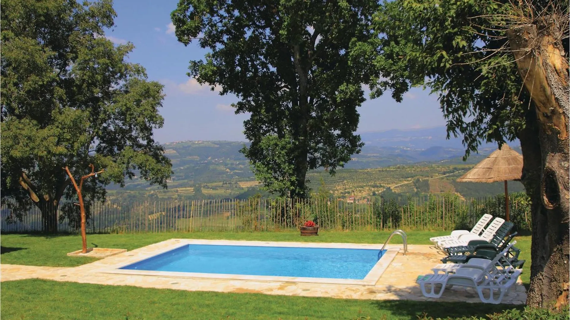 3 Bedroom Stunning Home In Frki Juradi Holiday home