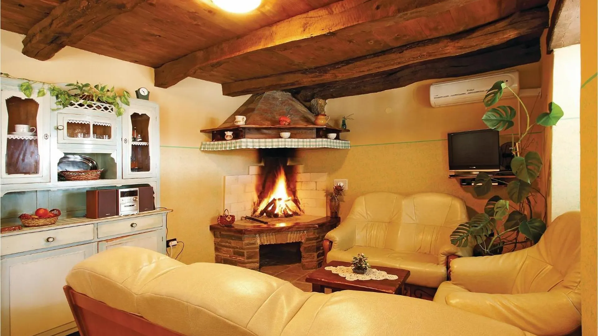 Holiday home 3 Bedroom Stunning Home In Frki Juradi Croatia